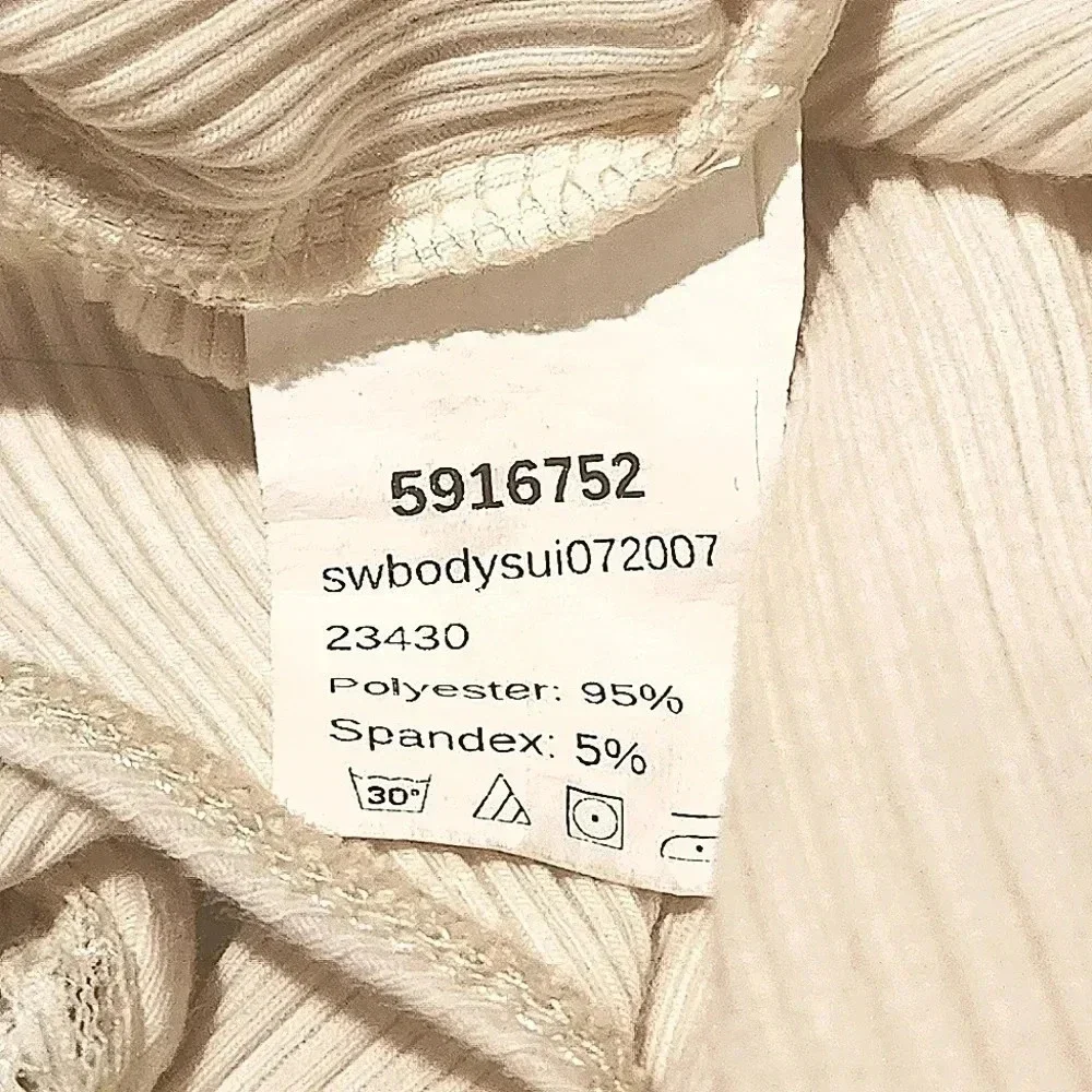 SHEIN white lowback bodysuit w/ lace ruffle along full neckline Size Medium